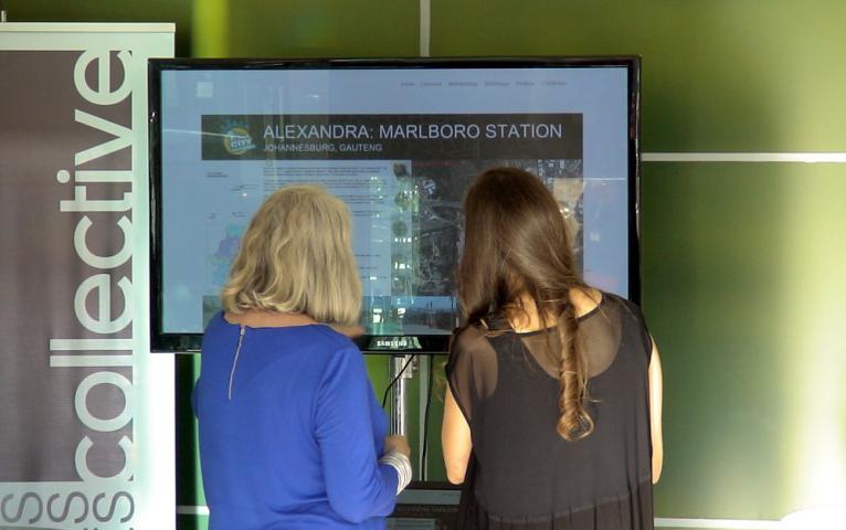 Lone Poulsen Discusses the SA City Futures Project with a visitor.